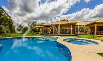 Imagem: Mansão com arquitetura litorânea e total