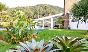 Imagem 2: Oásis de Luxo: Casa térrea com piscina, sauna e píer privativo à venda no condomínio Marin