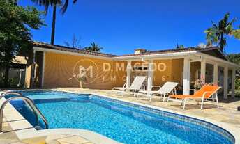 Imagem: Casa de alto padrão em condomínio na Praia