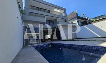 Imagem: Luxuosa casa em condomínio à venda no