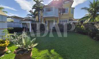 Imagem: Luxuosa casa em condomínio à venda na