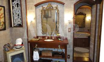 Imagem 6: Duas casas com total de 9 quartos com 6 suítes e 8 vagas de garagem no coração de Quitand