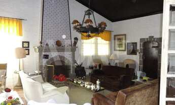 Imagem 4: Duas casas com total de 9 quartos com 6 suítes e 8 vagas de garagem no coração de Quitand