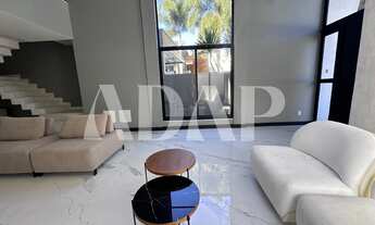 Imagem: Imponente casa de condomínio à venda no