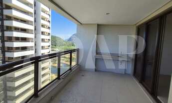 Imagem 2: Apartamento de luxo na Barra da Tijuca com 3 quartos, 1 suíte, varandão e 2 vagas - Rio de