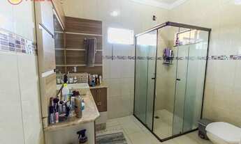 Imagem 5: Sobrado Versátil para Venda com ótimo potencial para gerar Renda, com Sala Comercial