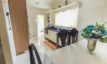 Imagem 4: Sobrado Versátil para Venda com ótimo potencial para gerar Renda, com Sala Comercial