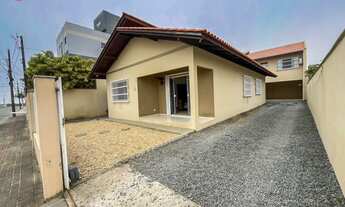 Imagem 4: TERRENO COM 2 EDIFICAÇÕES INDEPENDENTES A 170 METROS DO MAR, LOCALIZADO NO BAIRRO MEIA PRA