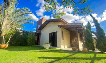 Imagem 2: Casa com terreno de esquina no Centro, com estado de nova!