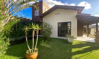 Imagem 3: Casa com terreno de esquina no Centro, com estado de nova!