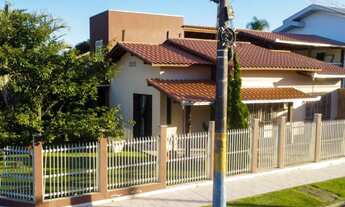 Imagem 1: Casa com terreno de esquina no Centro, com estado de nova!