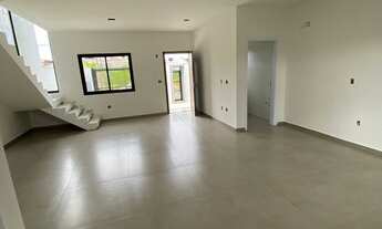 Imagem 3: Sobrado a venda no bairro Itacolomi em Piçarras-SC