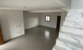 Imagem 2: Sobrado a venda no bairro Itacolomi em Piçarras-SC