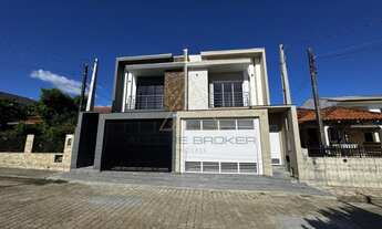 Imagem 2: Imperdível oportunidade de casa com 3 quartos e suíte no Centro de Penha-SC, 135,23 m² e 2