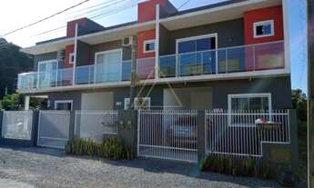 Imagem 3: Sobrado com excelente acabamento, no bairro Itacolomi em Balneário Piçarras-SC