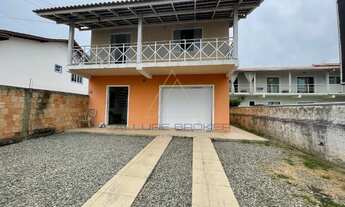 Imagem 2: Casa a venda com otima localização no centro de Balneario Piçarras, apenas 190 metros da p