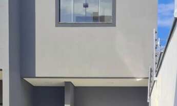 Imagem 4: Seus problemas acabaram! Apresentamos este incrível sobrado de rua à venda, com todos os a