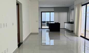 Imagem 2: Casa térrea no chácara Ondina para alugar. Com 202m² construídos e 324m² de terreno, 3 suí