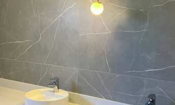 Imagem 7: Casa à venda no condomínio Alphaville Esplanada 4 com uma bela piscina com borda infinita