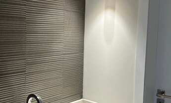 Imagem 2: Casa à venda no condomínio Alphaville Esplanada 4 com uma bela piscina com borda infinita