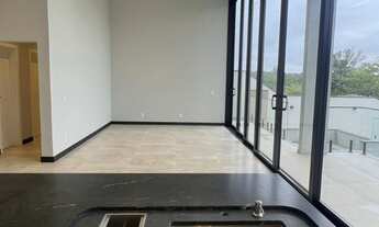 Imagem 5: Casa à venda no condomínio Alphaville Esplanada 4 com uma bela piscina com borda infinita