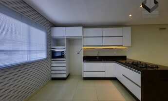 Imagem 7: Casa de luxo em condomínio: 3 quartos, 3 suítes, 2 salas, 4 banheiros, 2 vagas de garagem