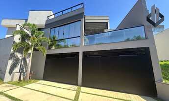 Imagem 2: Residência de Luxo em Condomínio Fechado - 3 Quartos, 3 Suítes, 2 Salas, 5 Banheiros, 4 Va