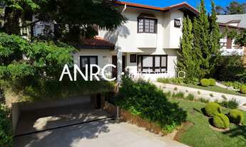 Imagem 3: FASCINANTE RESIDÊNCIA DE 530M², COM 4 SUÍTES, MUITO ESPAÇO E ÁREA VERDE EM CONDOMÍNIO FECH