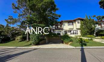 Imagem 5: FASCINANTE RESIDÊNCIA DE 530M², COM 4 SUÍTES, MUITO ESPAÇO E ÁREA VERDE EM CONDOMÍNIO FECH