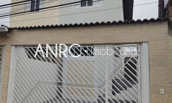 Imagem 1: BELO SOBRADO TOTALMENTE REFORMA, À VENDA EM COTIA, COM 2 SUÍTES, AMPLO QUINTAL E 2 VAGAS D