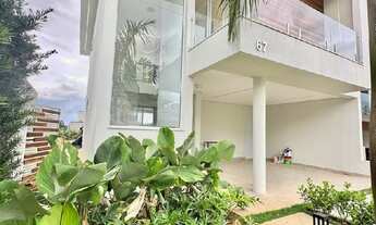 Imagem: Sobrado de luxo à venda em condomínio