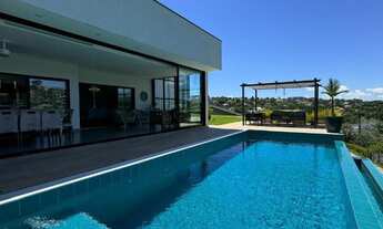 Imagem: Casa de Luxo à Venda em Condomínio Exclusivo