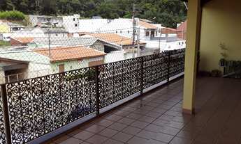 Imagem 2: Sobrado com 3 quartos (1 suíte), garagem para 6 carros e edícula nos fundos