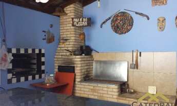 Imagem: Casa com três dormitórios e amplo quintal