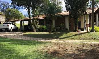 Imagem 2: Chácara à Venda em Cabreúva-SP com 3 dormitórios, piscina e ampla área verde