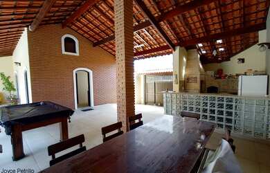 Imagem 3: Casa á venda em Peruíbe com 4 dormitórios, piscina e ampla área de lazer a apenas 550m da