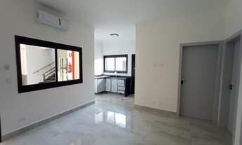 Imagem 2: Apartamento de 2 dormitórios, novinho, moderno e a apenas 600 metros da praia. Disponível