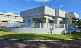 Imagem 1: Casa nova com 4 suítes, piscina e fino acabamento à venda em condomínio de luxo em Peruíbe