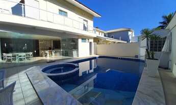 Imagem: Casa com 4 suítes a 100 m da praia em condomínio