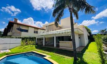 Imagem 6: Casa no Alphaville Campinas com 2 suítes no piso térreo e 2 quartos no piso superior