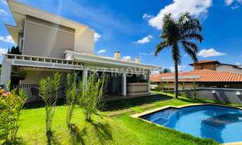 Imagem 7: Casa no Alphaville Campinas com 2 suítes no piso térreo e 2 quartos no piso superior