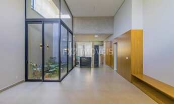 Imagem: Casa de Condomínio à Venda em Campinas-SP