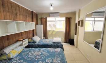 Imagem 4: Aconchegante kitnet com 32 m² de área útil, localizada no primeiro andar de um prédio de a