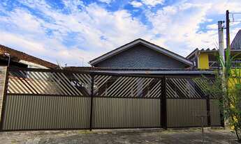 Imagem 2: Casa com quartos + edícula e Piscina em Praia Grande