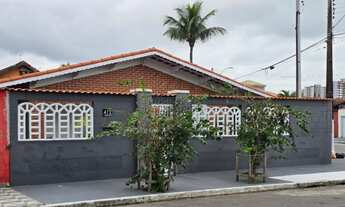 Imagem: Linda casa de esquina a 300 metros da Praia