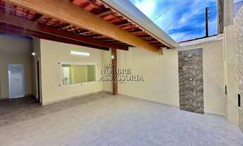 Imagem: Casa com piscina, área gourmet com churrasqueira