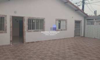 Imagem: Casa de 2 dormitórios com 1 banheiro dentro