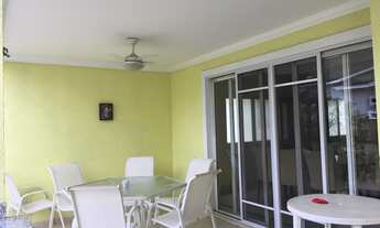 Imagem 6: Casa Alphaville 05 - venda - 4 suites sendo 3 com varanda e uma suite master com closet e