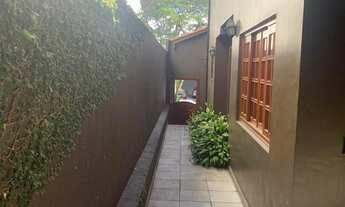 Imagem 2: Casa em Alphaville 11 | 350m2 | 4 dormitórios, sendo 2 suítes | Sala com lareira