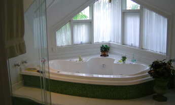 Imagem 6:  Área de lazer completa com área de gourmet sem uso: Varanda com churrasqueira, forno de